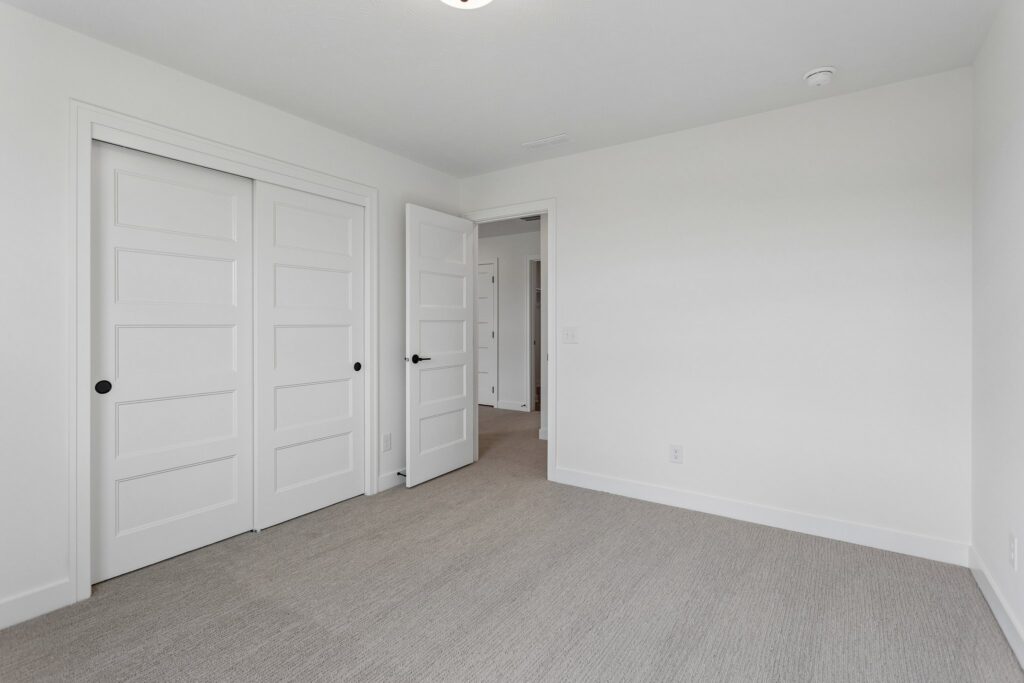 18-web-or-mls-10001 - 6327 N 207th St_018