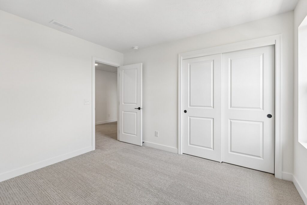18-web-or-mls-21433 Y St_018