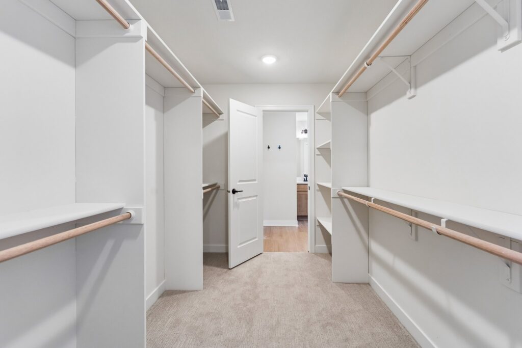 18-web-or-mls-9156 - 12406 S 89th Ave_018