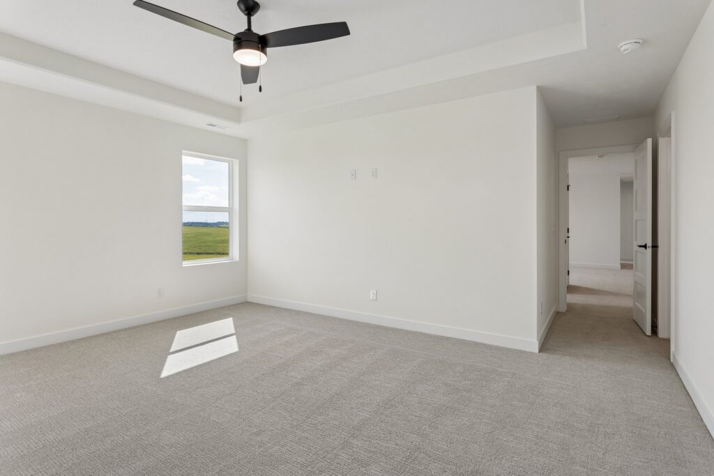 19-web-or-mls-10001 - 6327 N 207th St_019