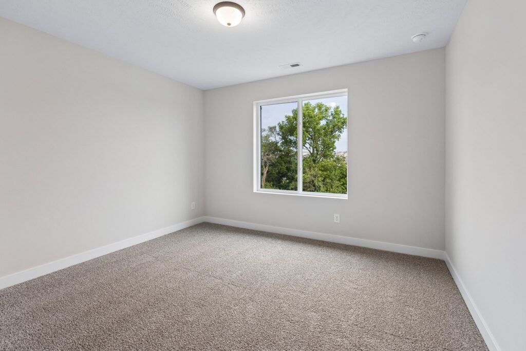 19-web-or-mls-11302 Portage Dr_019