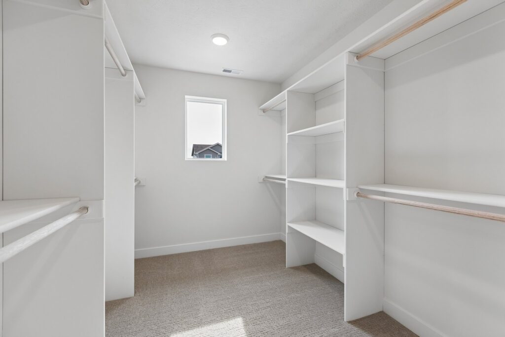 19-web-or-mls-12104 S 109th St_019