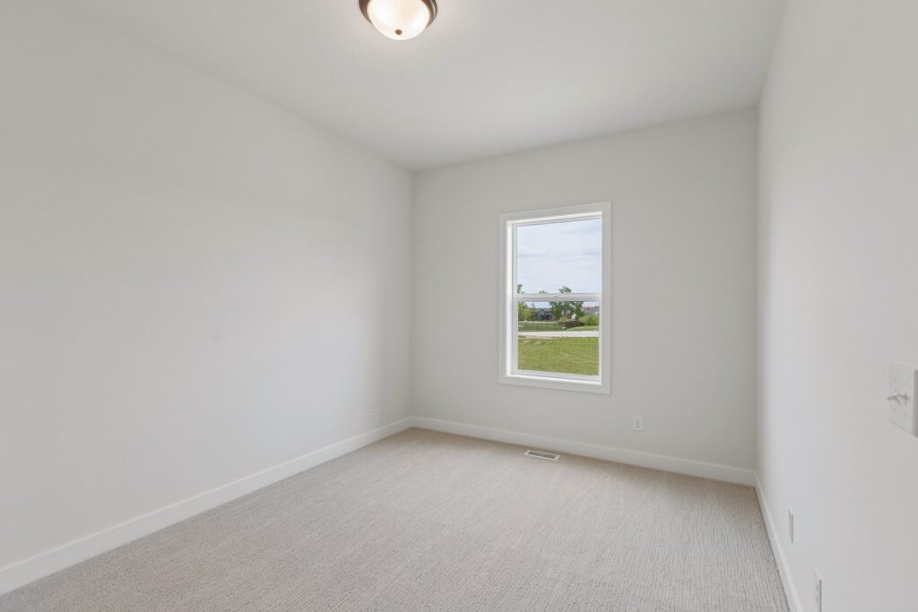 19-web-or-mls-6125 S 215th St_019