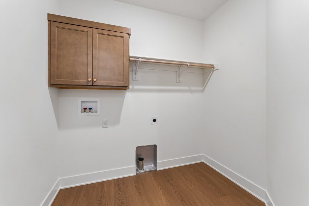 19-web-or-mls-6207 N 209th St_019