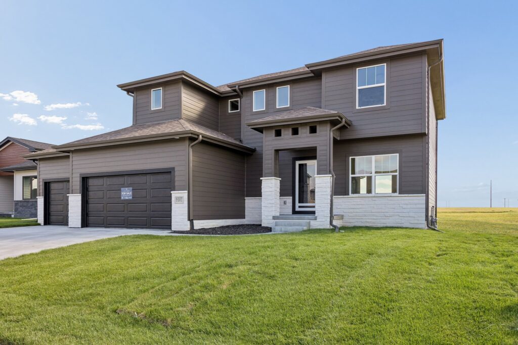 2-web-or-mls-10001 - 6327 N 207th St_002