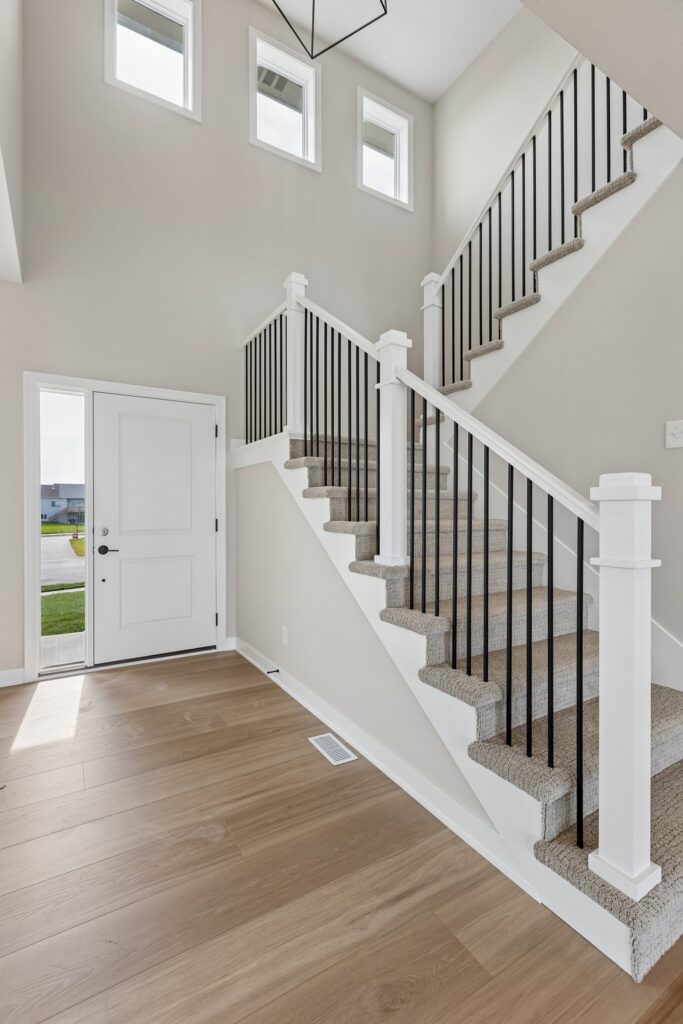 2-web-or-mls-12104 S 109th St_002