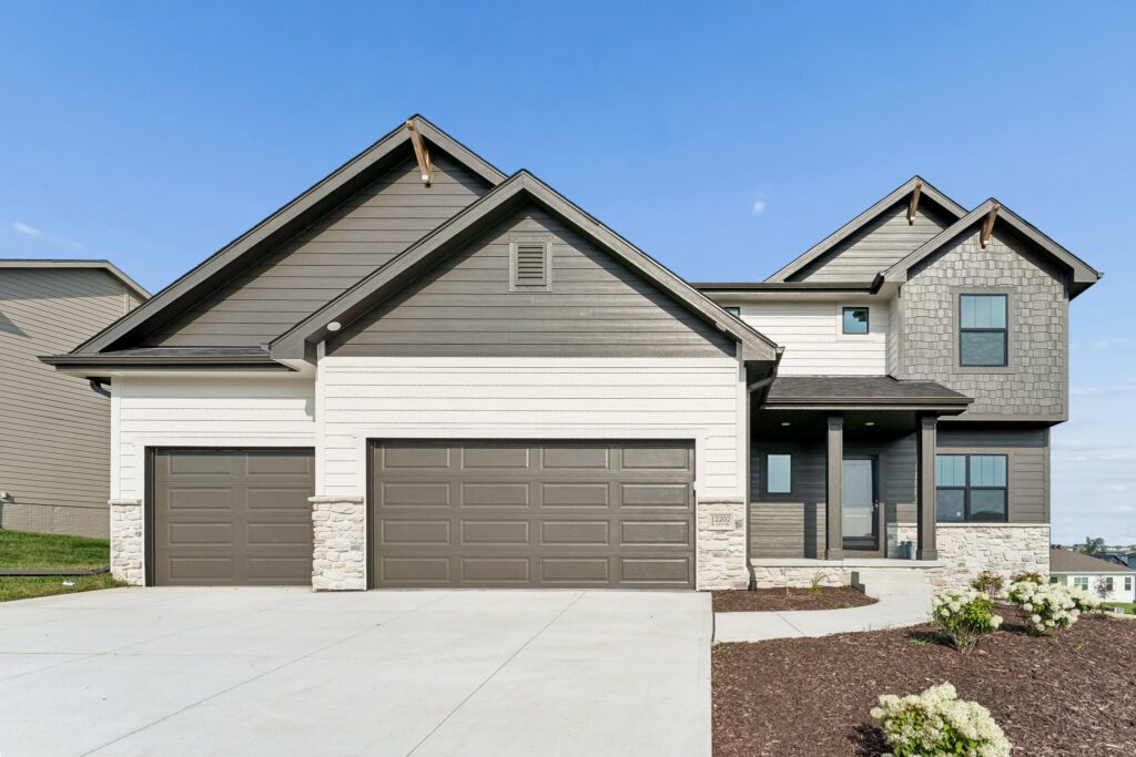 2-web-or-mls-12202 S 111th St_02