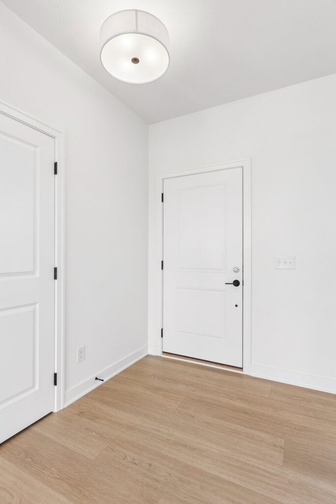 2-web-or-mls-21433 Y St_002