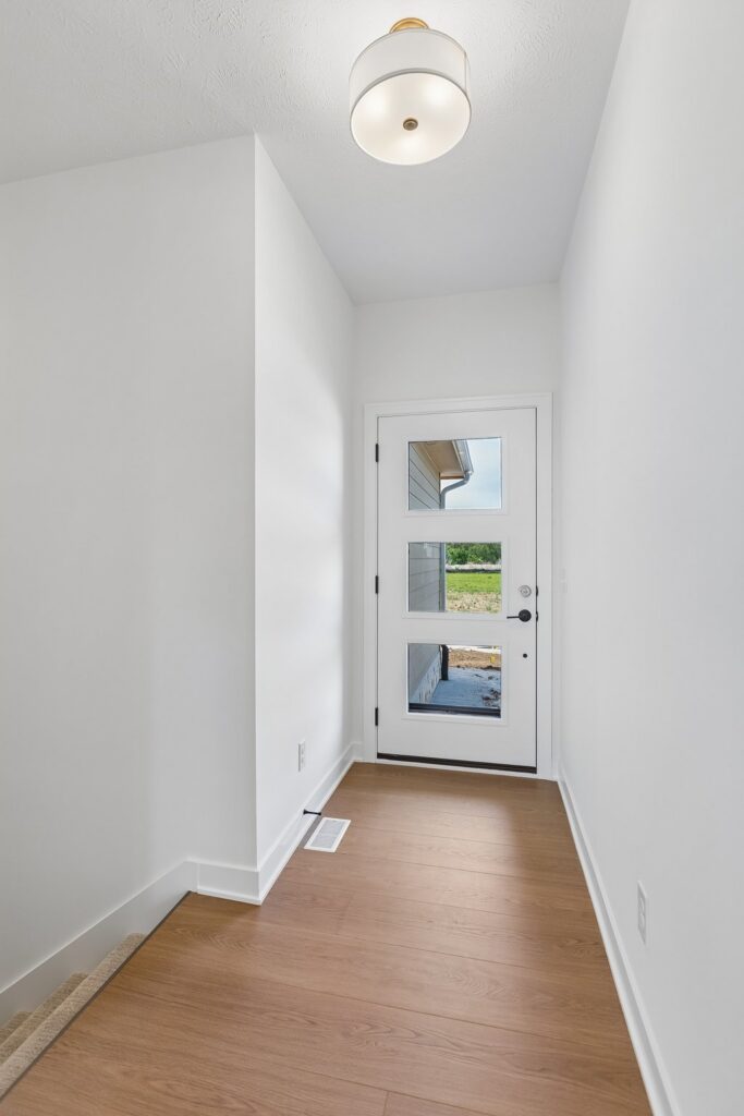 2-web-or-mls-21439 Y St_002