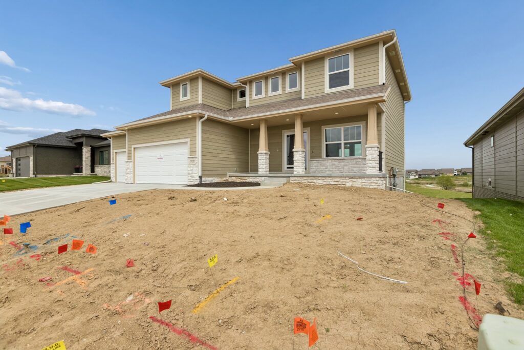 2-web-or-mls-6125 S 215th St_002