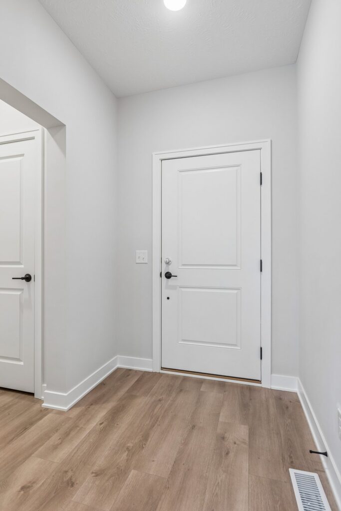 2-web-or-mls-9533 - 11260 Portage Dr_009