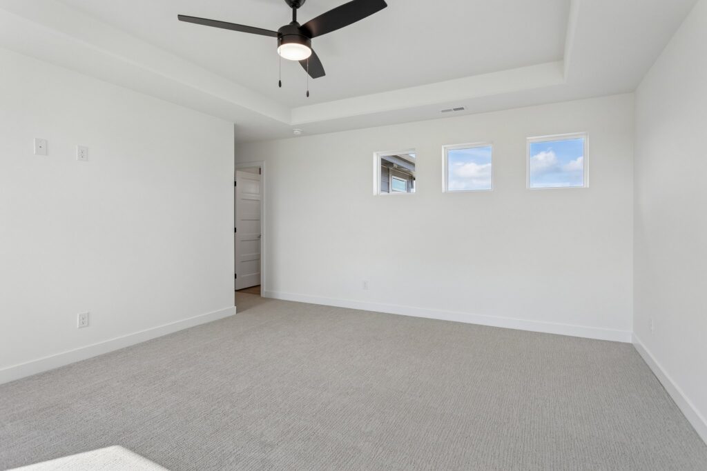20-web-or-mls-10001 - 6327 N 207th St_020