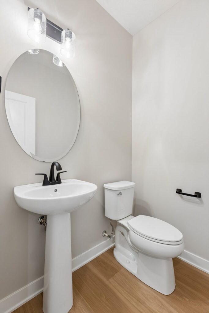 20-web-or-mls-12104 S 109th St_020
