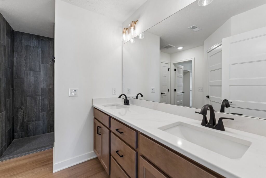 20-web-or-mls-12202 S 111th St_20