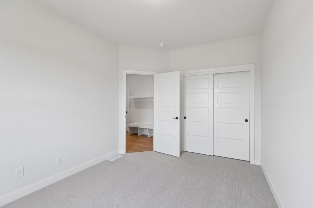 20-web-or-mls-6125 S 215th St_020