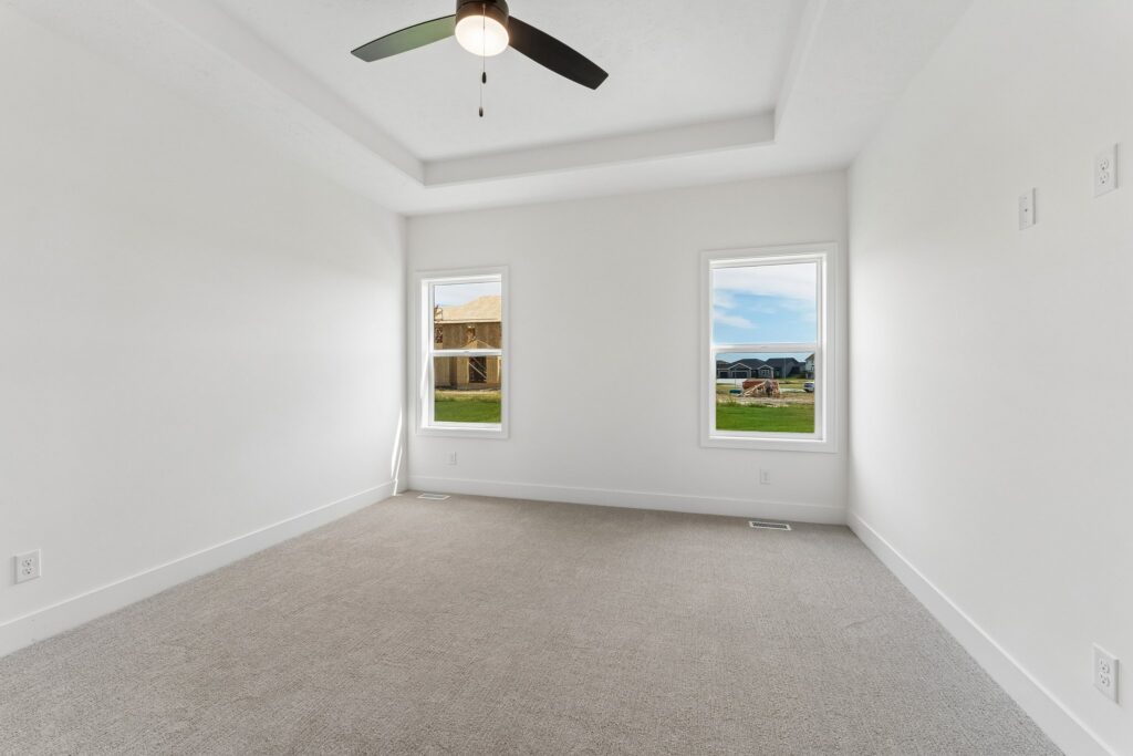 20-web-or-mls-6207 N 209th St_020