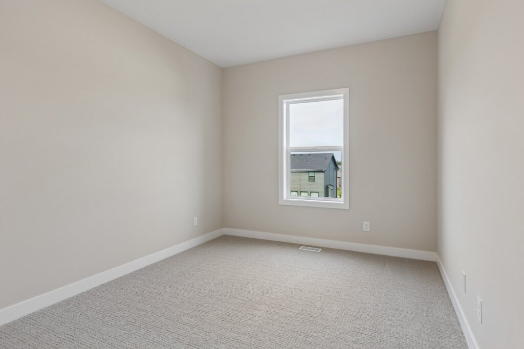 21-web-or-mls-12104 S 109th St_021