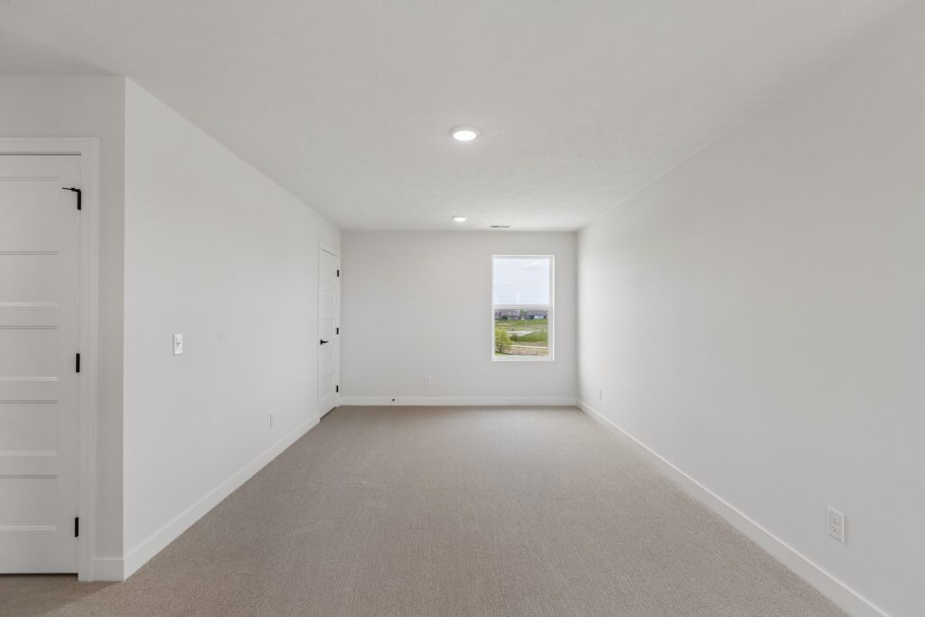 21-web-or-mls-6125 S 215th St_021