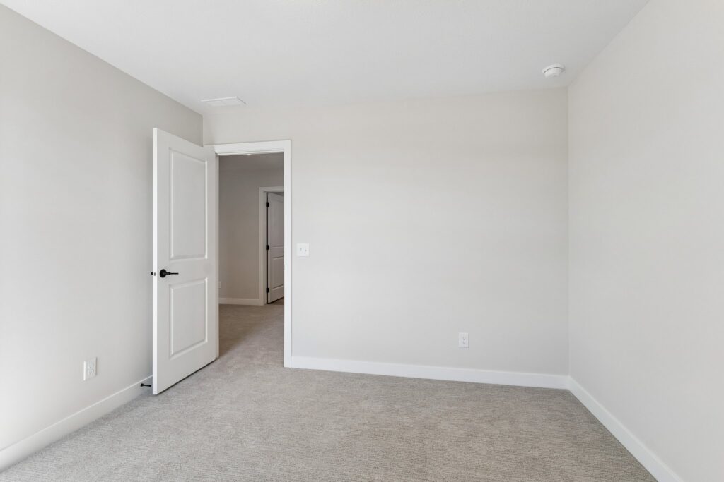 21-web-or-mls-9156 - 12406 S 89th Ave_021