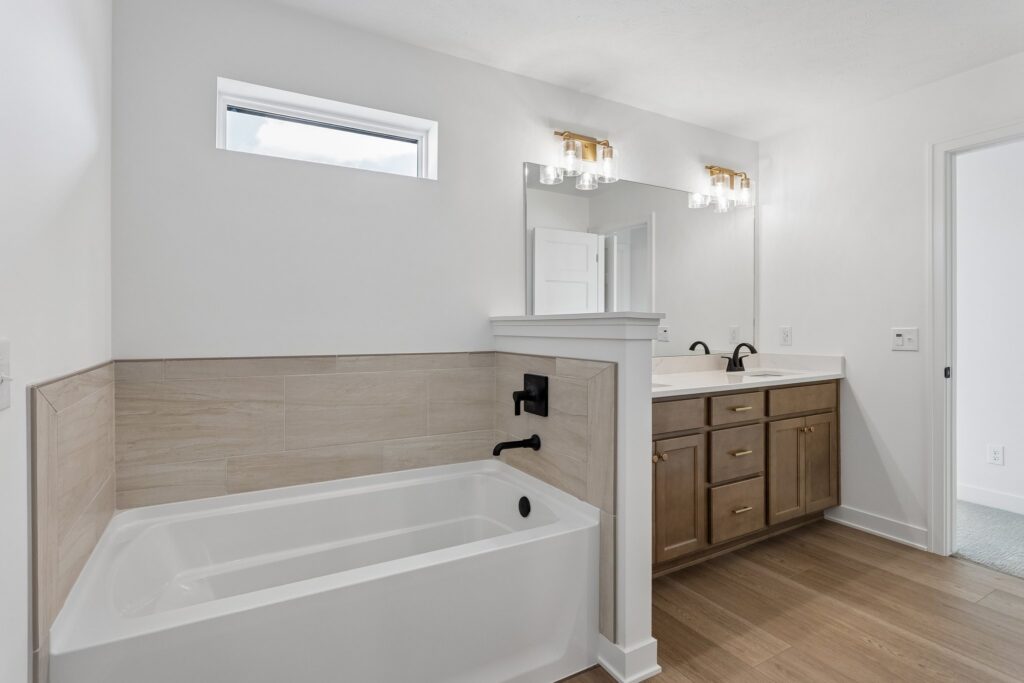 22-web-or-mls-10001 - 6327 N 207th St_022