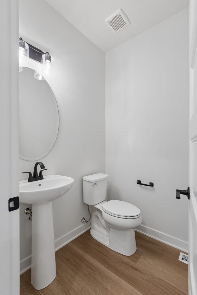 22-web-or-mls-6125 S 215th St_022