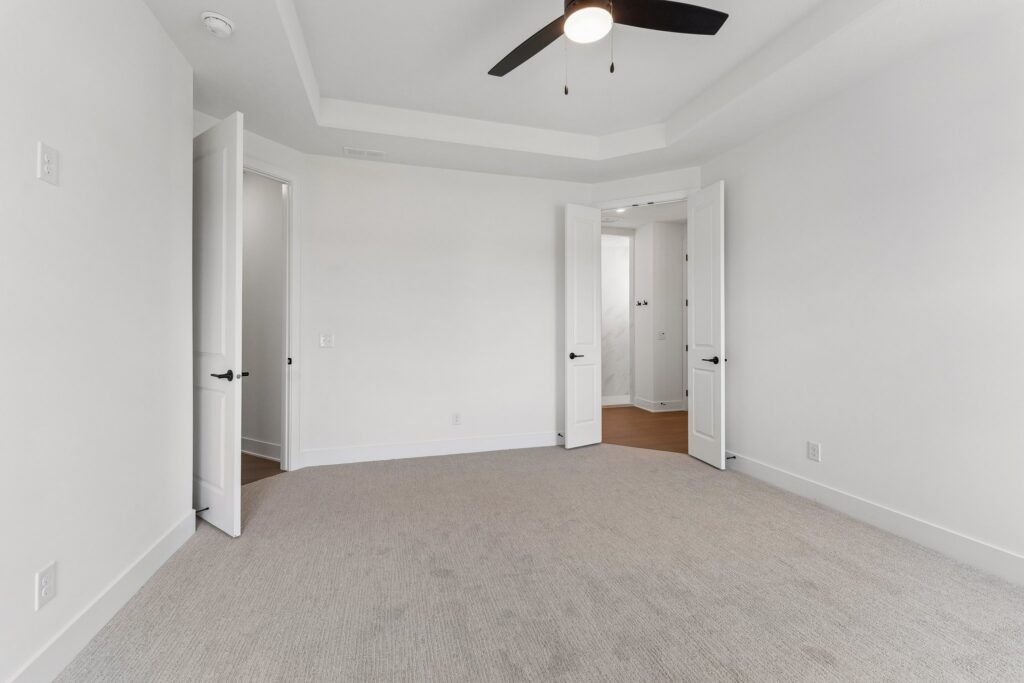 22-web-or-mls-6207 N 209th St_022