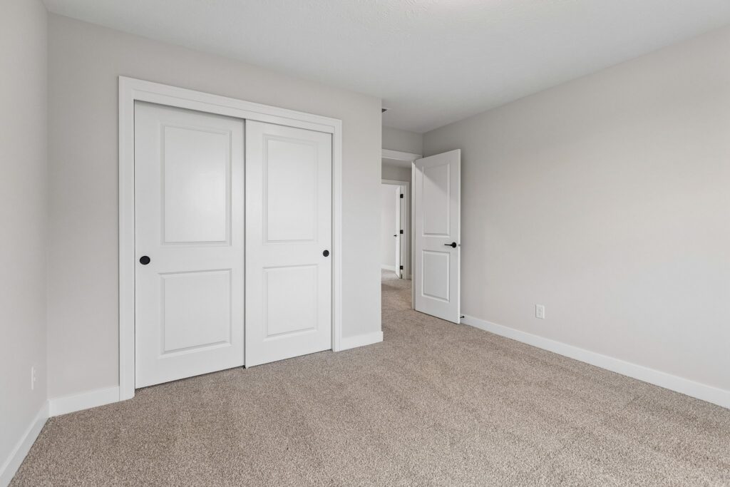 23-web-or-mls-11302 Portage Dr_023