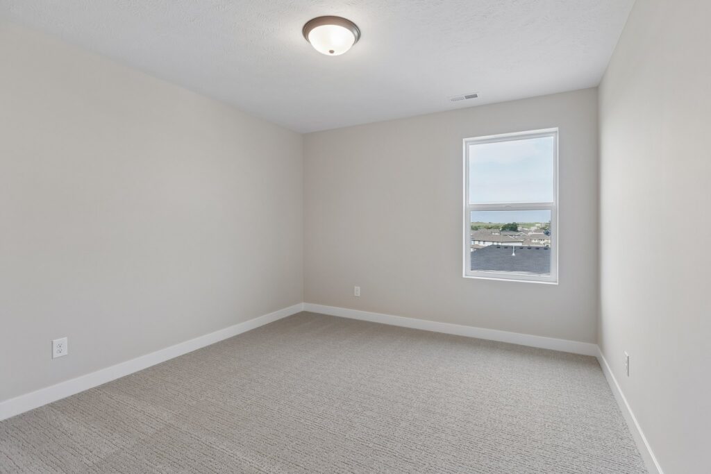 23-web-or-mls-12104 S 109th St_023
