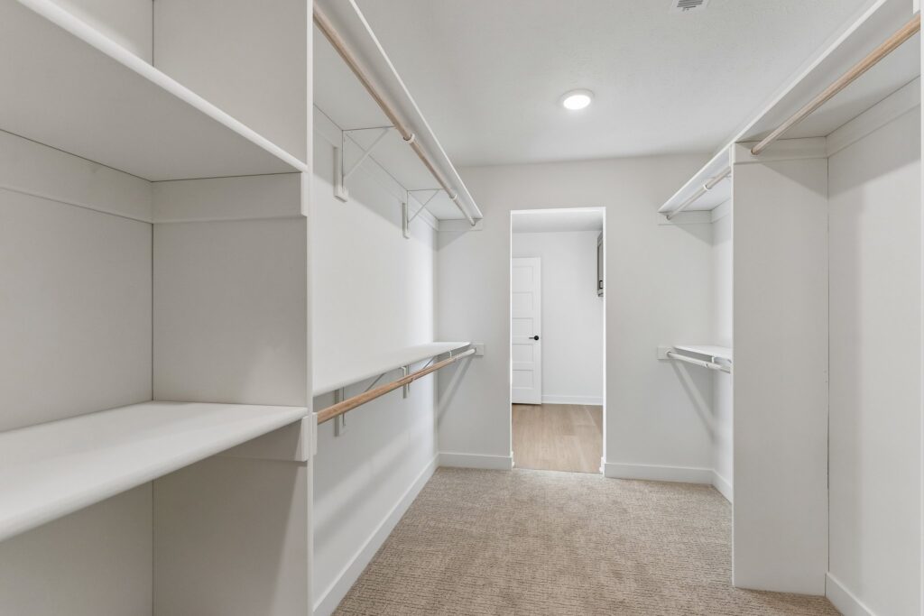 23-web-or-mls-12202 S 111th St_23