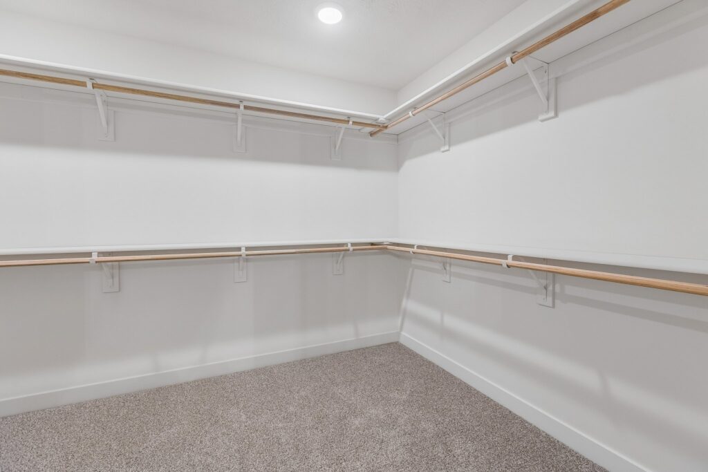 23-web-or-mls-9533 - 11260 Portage Dr_027