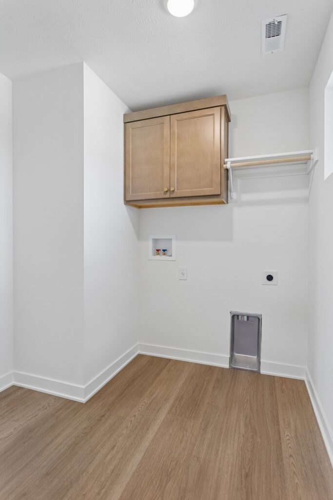 24-web-or-mls-10001 - 6327 N 207th St_024