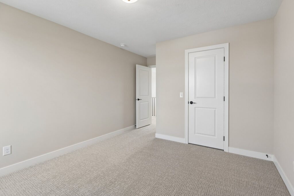 24-web-or-mls-12104 S 109th St_024