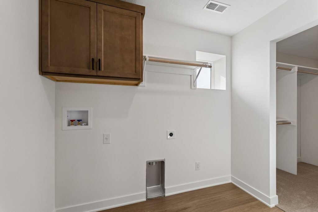 24-web-or-mls-12202 S 111th St_24