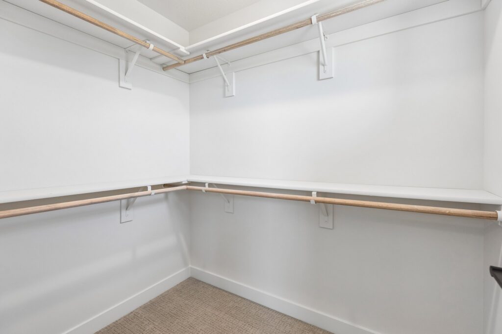 24-web-or-mls-21433 Y St_024