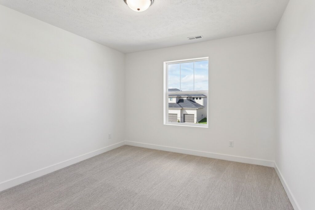25-web-or-mls-10001 - 6327 N 207th St_025