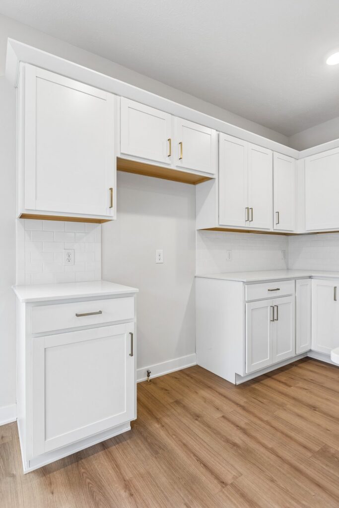 25-web-or-mls-11302 Portage Dr_025