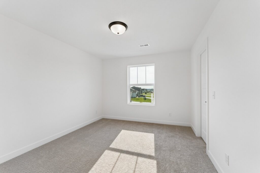 25-web-or-mls-12202 S 111th St_25