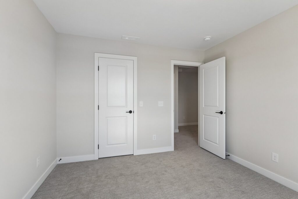 25-web-or-mls-9156 - 12406 S 89th Ave_025