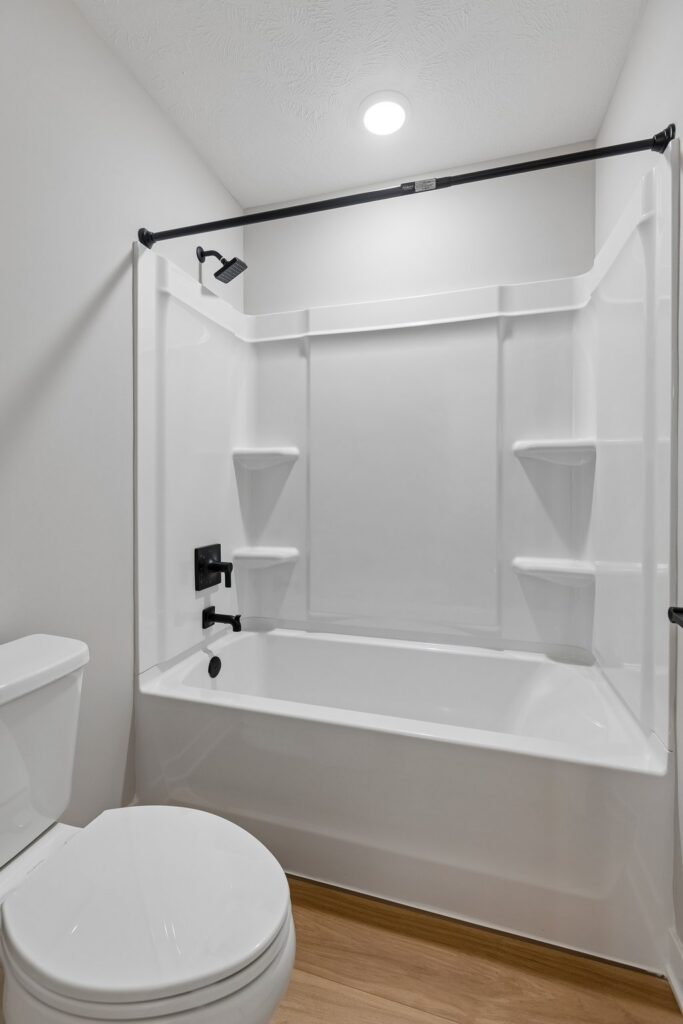 26-web-or-mls-12104 S 109th St_026
