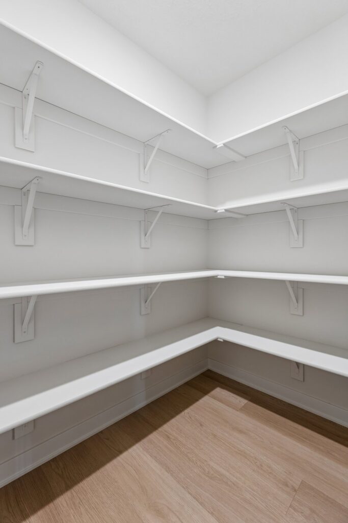 26-web-or-mls-21433 Y St_026
