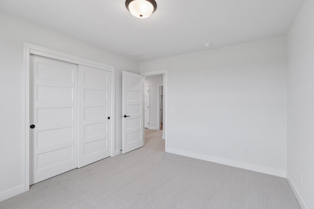 26-web-or-mls-6125 S 215th St_026