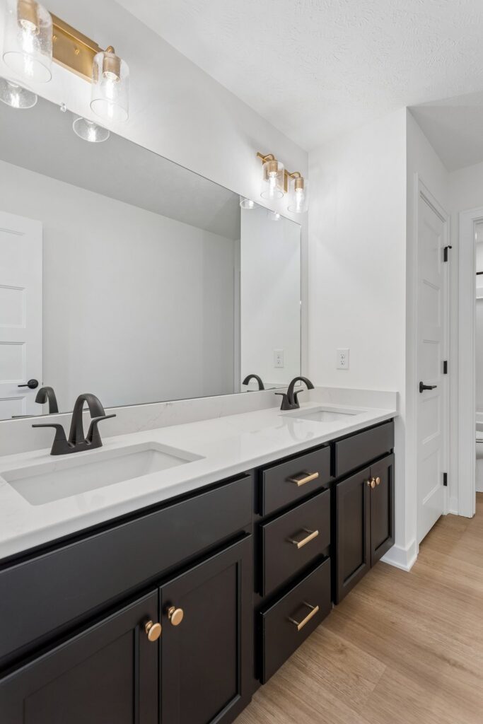 27-web-or-mls-10001 - 6327 N 207th St_027