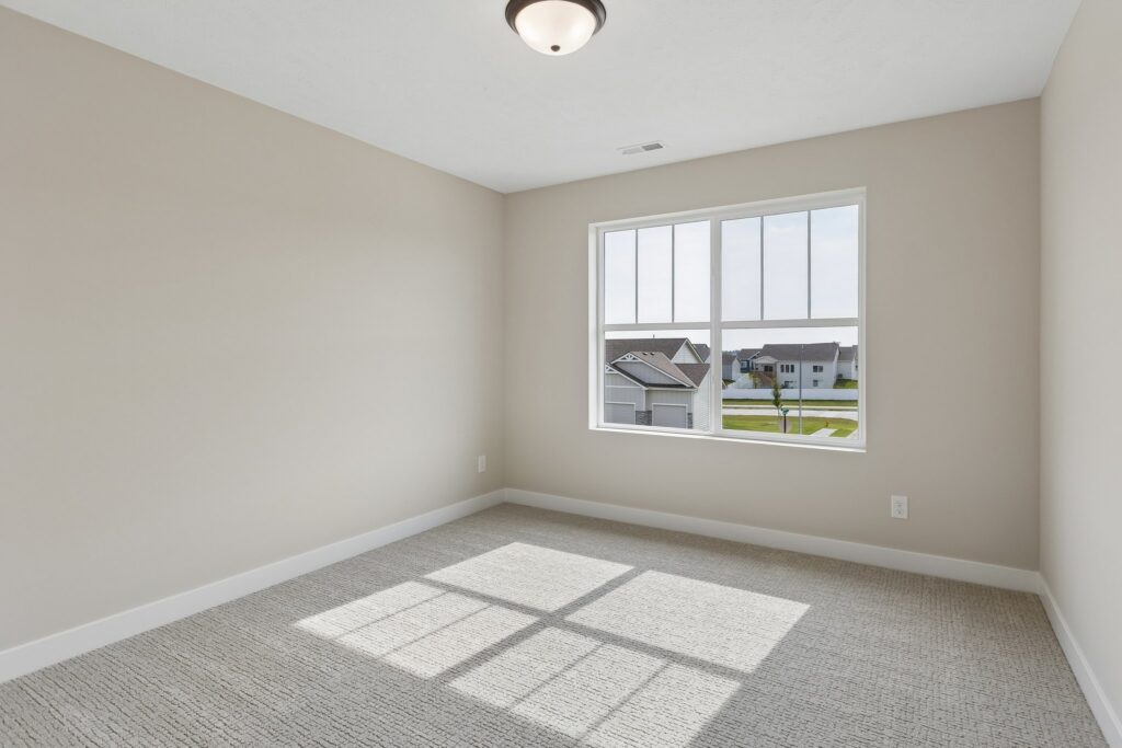 27-web-or-mls-12104 S 109th St_027
