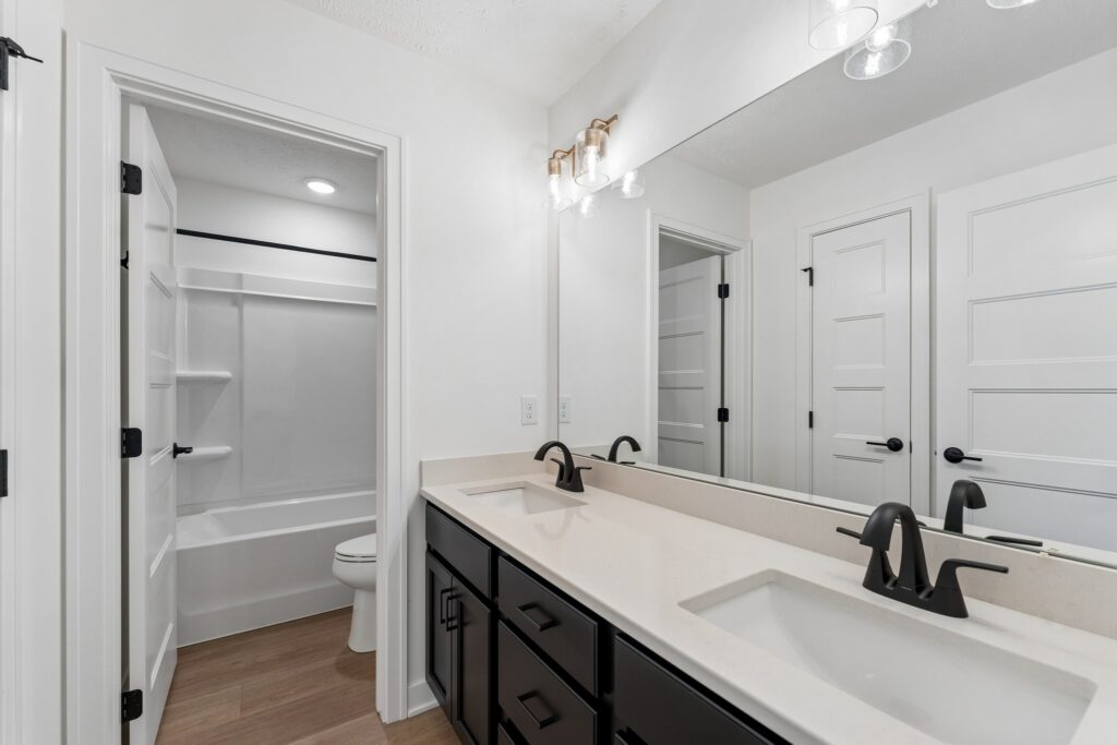 27-web-or-mls-12202 S 111th St_27