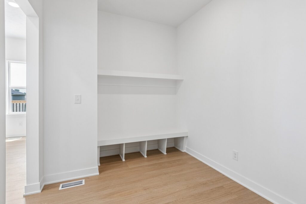 27-web-or-mls-21433 Y St_027
