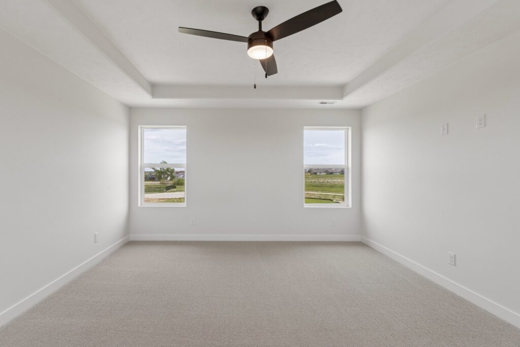 27-web-or-mls-6125 S 215th St_027