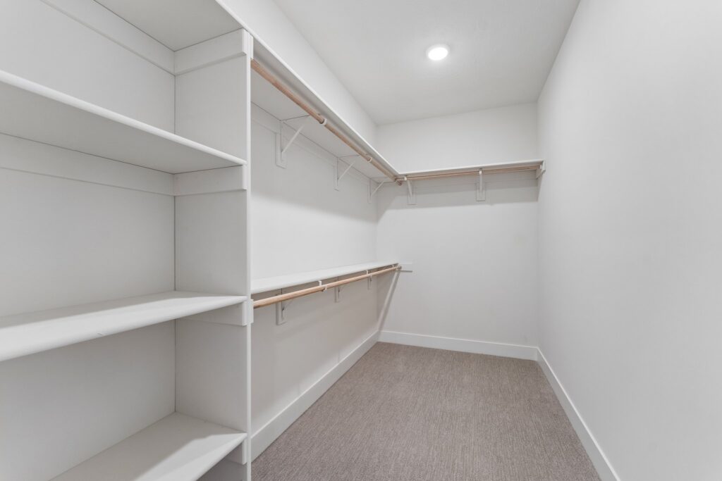 27-web-or-mls-6207 N 209th St_027