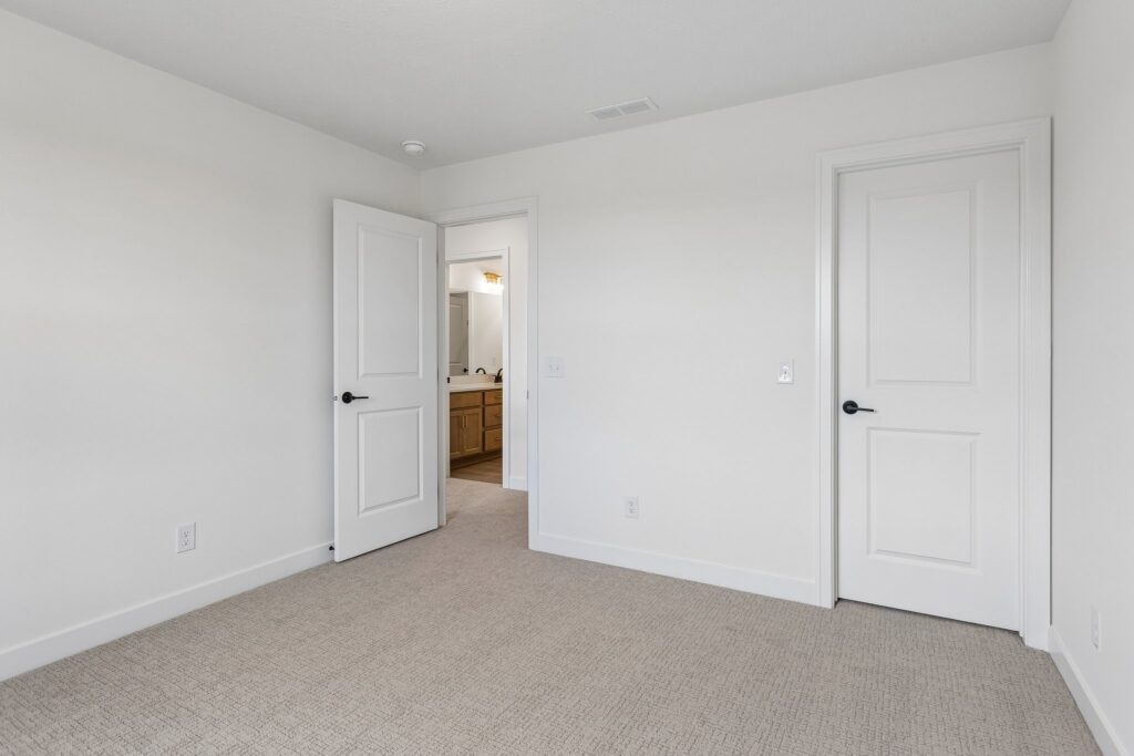 27-web-or-mls-9061 - 20909 Nebraska Ave_027