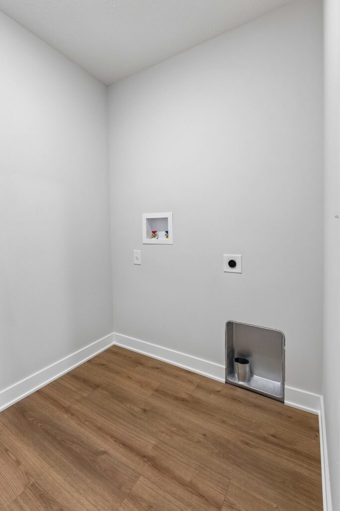 28-web-or-mls-11302 Portage Dr_028