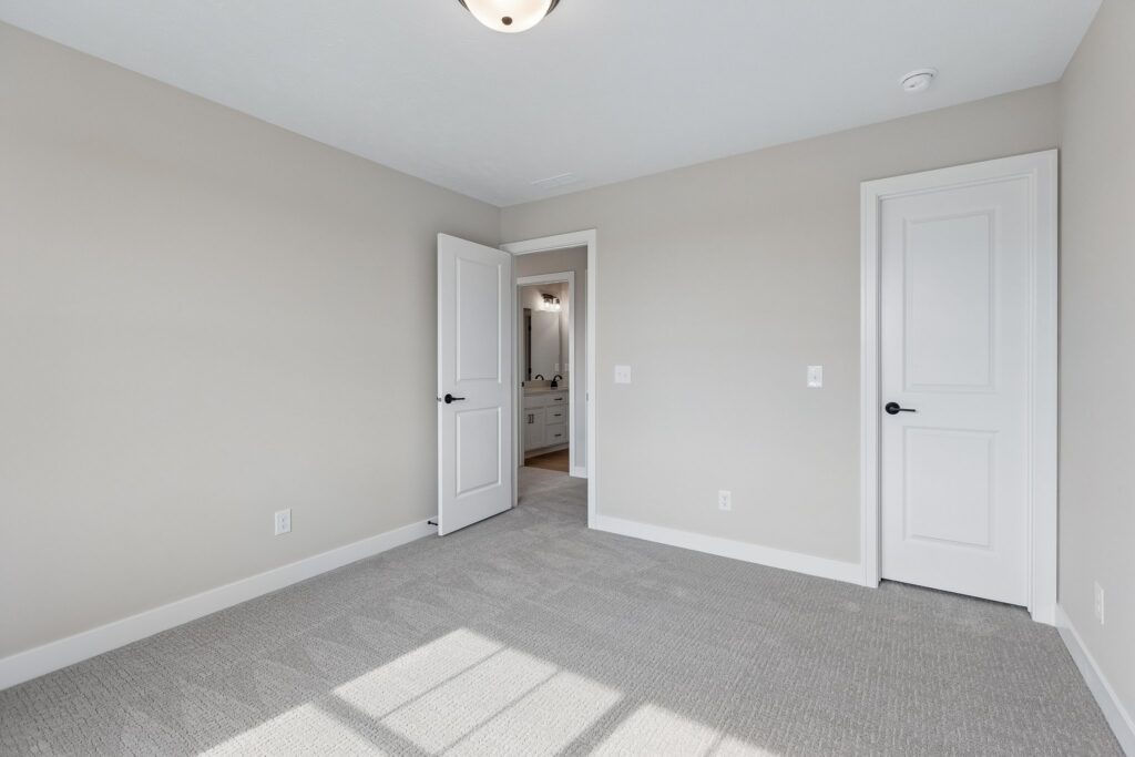 28-web-or-mls-12104 S 109th St_028